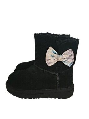 UGG Classic Mini II Boots Girls 7 Black Tie Dye Bow Sheepskin Wool Winter Shoes
